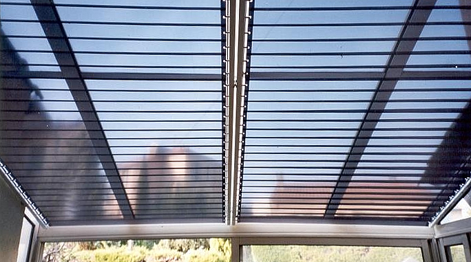 Dachlamellen als Sonnenschutz für Glasdächer und Oberlichter